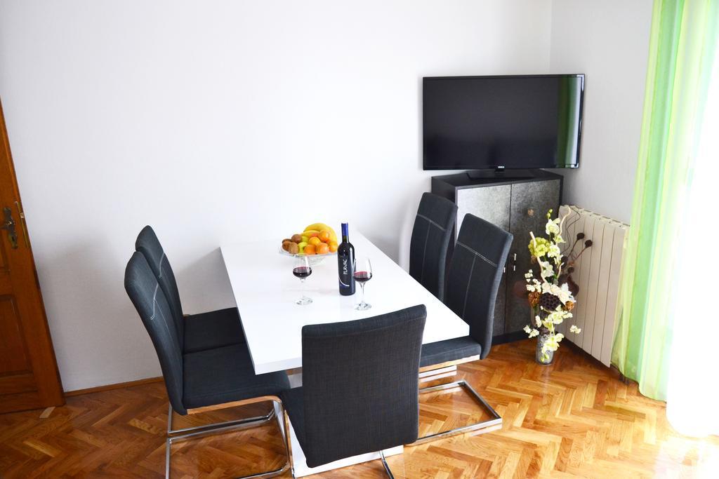 Apartments Mikulic ビオグラード・ナ・モル エクステリア 写真